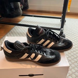 SOLD Adidas Samba shoes Men 7